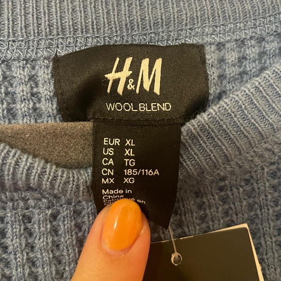 H&M !!NEVER WORN!! Sweater. - Picture 3 of 4